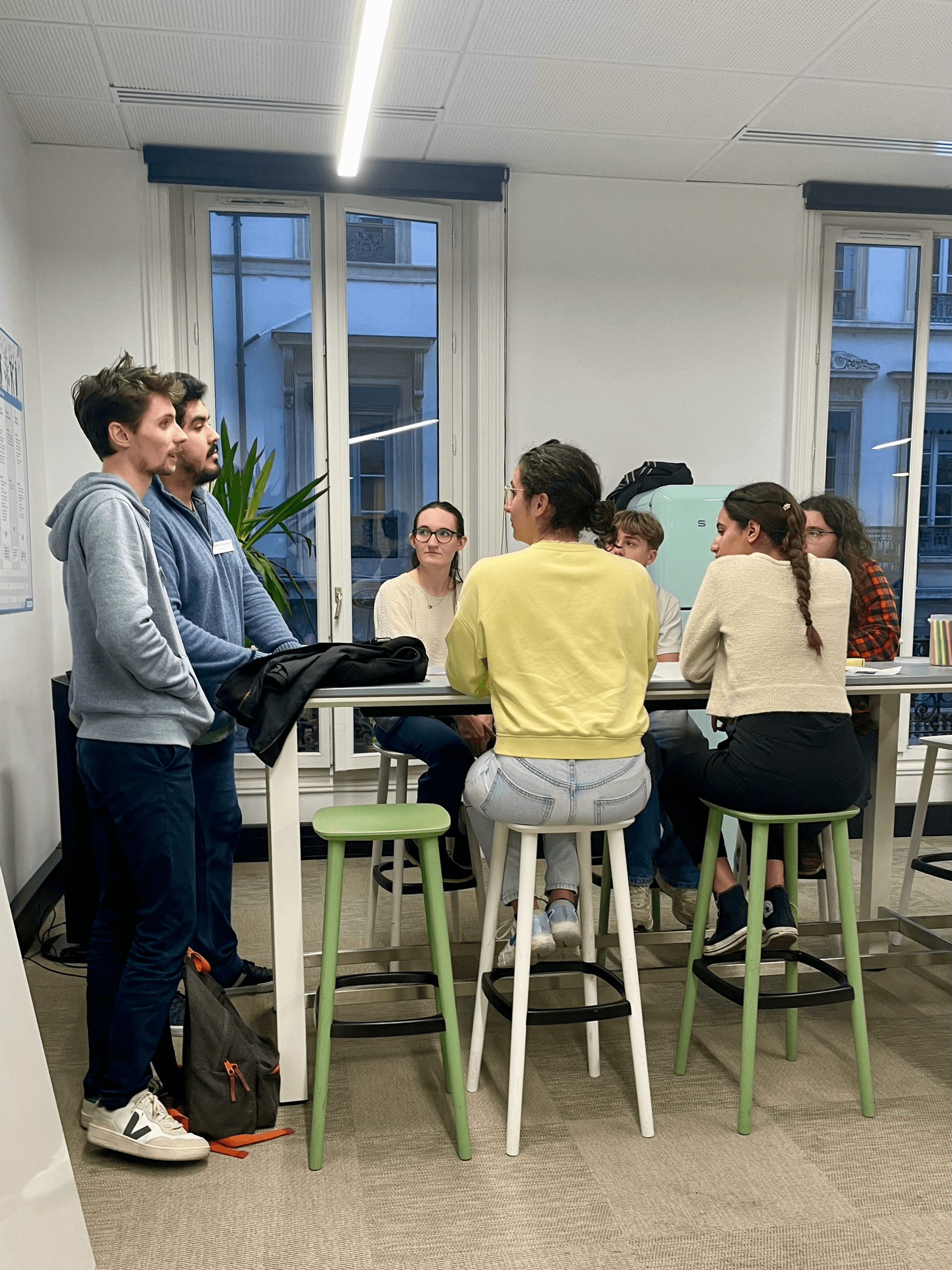 Atelier chez ASYS : échanges entre collaborateurs et propulsé·e·s dans les locaux lyonnais.