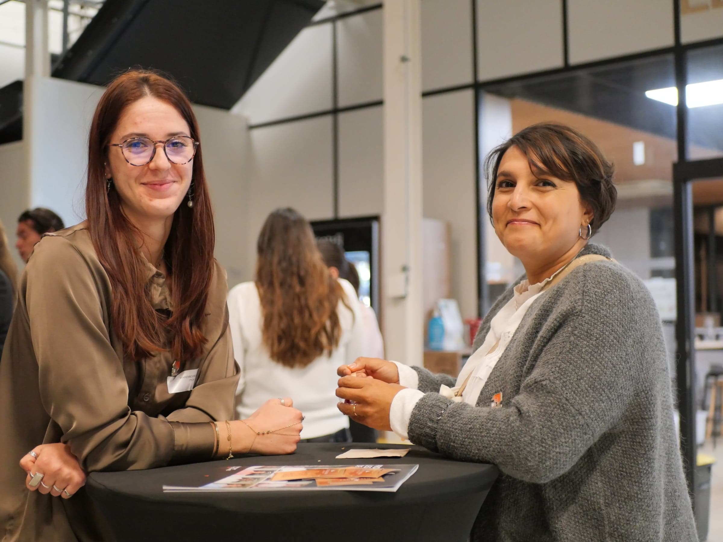 Mentor et étudiante souriant lors d’une rencontre Propulseo.